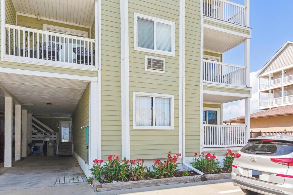 Right Across Beach Pool View Private Balcony By Zen Living Short Term Rental マートルビーチ エクステリア 写真